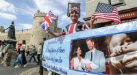 Fans der britischen Königsfamilie warteten schon vor der Taufe von Baby Archie ganz aufgeregt auf die britische Königsfamilie.