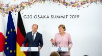 Merkel und Scholz zeigen sich gemeinsam beim G20-Gipfel in Japan. Beim Treffen der Wirtschafts-Mächte sind auch die Finanzminister anwesend.