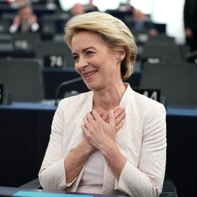 Ursula von der Leyen mit knapper Mehrheit als EU-Kommissionspräsidentin bestätigt Ursula von der Leyen mit knapper Mehrheit als EU-Kommissionspräsidentin bestätigt (Foto)