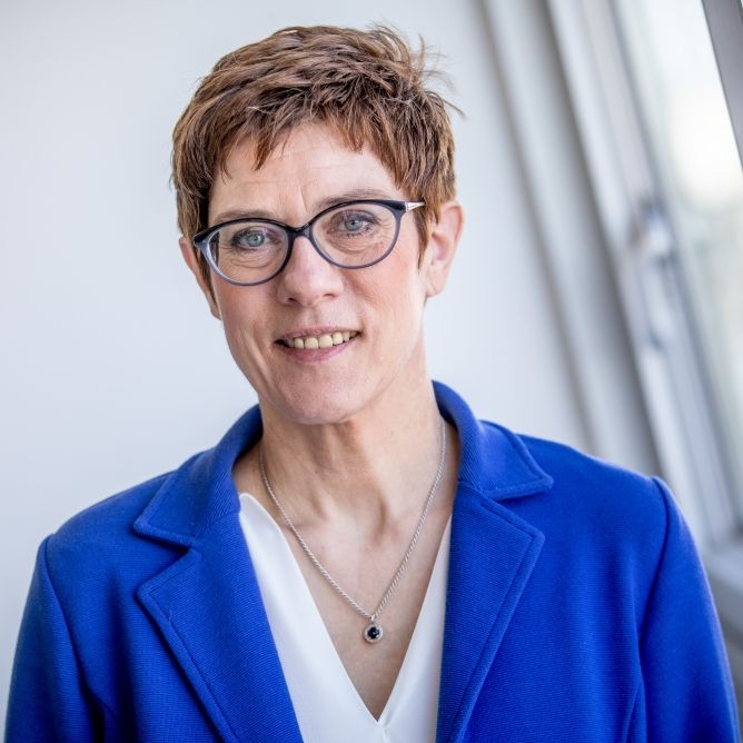 AKK als neue Verteidigungsministerin AKK als neue Verteidigungsministerin (Foto)