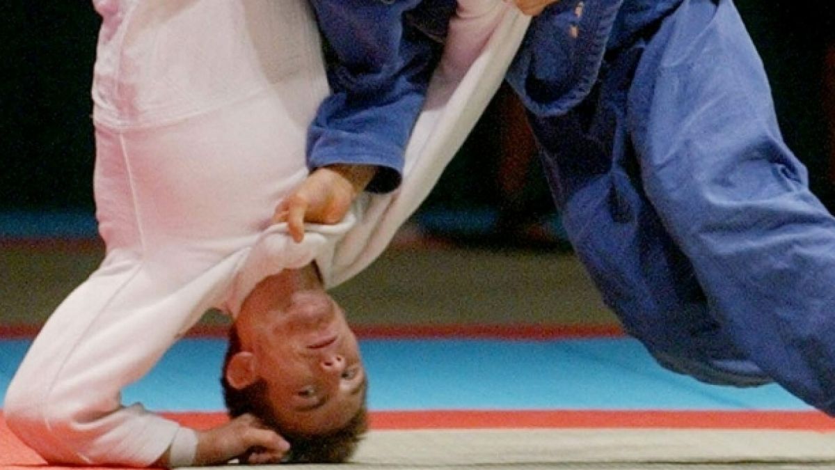 Craig Fallon, hier links im Bild, bei der Judo-Weltmeisterschaft im Jahr 2003. (Foto)