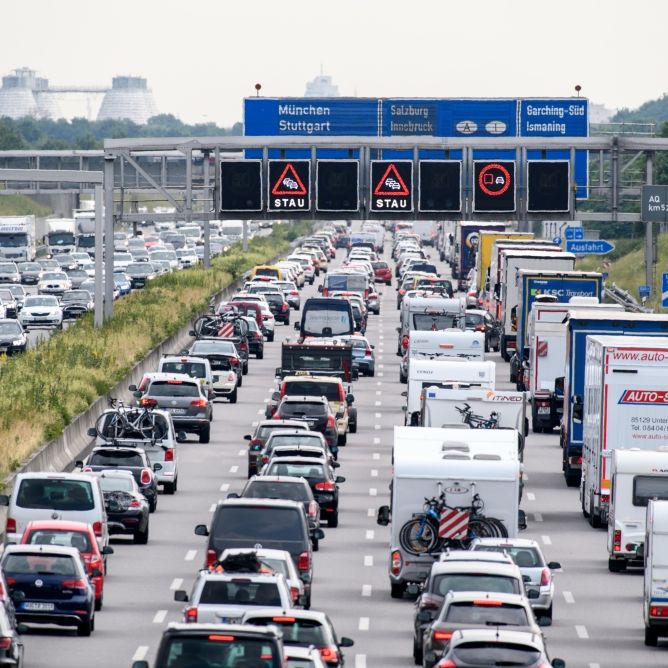 Autobahn-Chaos dank Rückreisewelle - HIER drohen Staus am Sonntag Autobahn-Chaos dank Rückreisewelle - HIER drohen Staus am Sonntag (Foto)