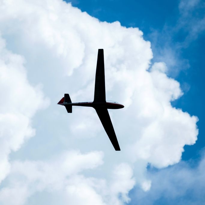 Segelflieger kollidieren in der Luft - Pilot schafft Absprung mit Fallschirm
