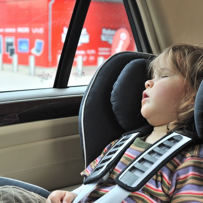 Kind bei 34 Grad im Auto! Mutter behindert Rettungskräfte Kind bei 34 Grad im Auto! Mutter behindert Rettungskräfte (Foto)