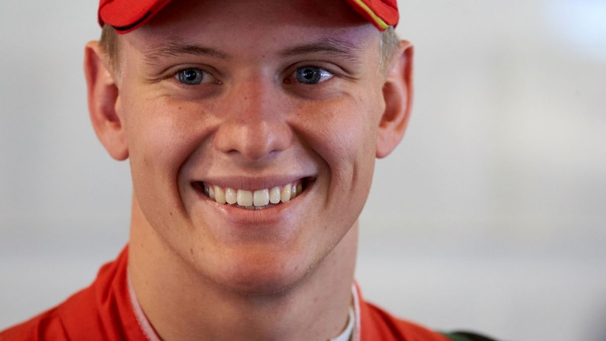 Mick Schumacher durfte den Ferrari seines Vaters über den Hockenheimring fahren. (Foto)