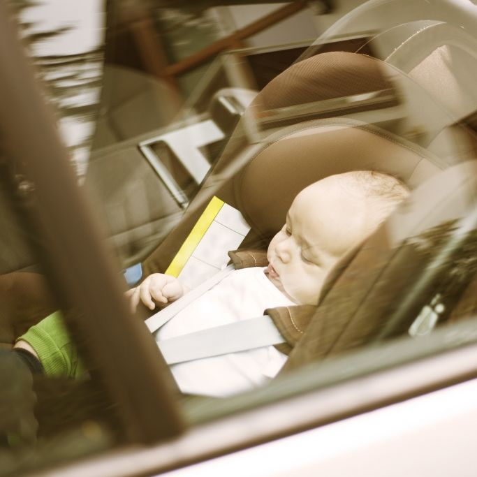 Babys sterben qualvollen Hitzetod im Auto, während Vater arbeiten geht Babys sterben qualvollen Hitzetod im Auto, während Vater arbeiten geht (Foto)