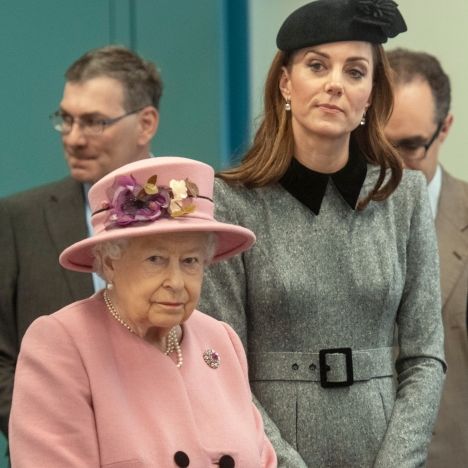 Wegen Queen Elizabeth! HIER bricht die Herzogin das royale Protokoll Wegen Queen Elizabeth! HIER bricht die Herzogin das royale Protokoll (Foto)