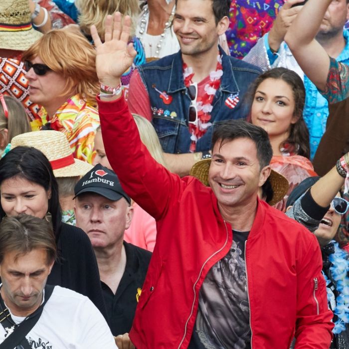 Süße Foto-Erinnerung! Aber wer ist das neben ihm? Süße Foto-Erinnerung! Aber wer ist das neben ihm? (Foto)