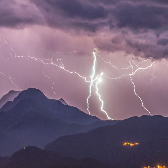 Warnstufe Orange! HIER drohen aktuell schwere Unwetter Warnstufe Orange! HIER drohen aktuell schwere Unwetter (Foto)