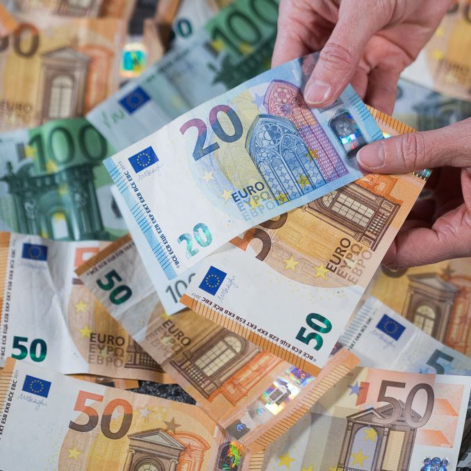 Strafzinsen auf Girokonten? So kann der Staat unser Geld retten Strafzinsen auf Girokonten? So kann der Staat unser Geld retten (Foto)