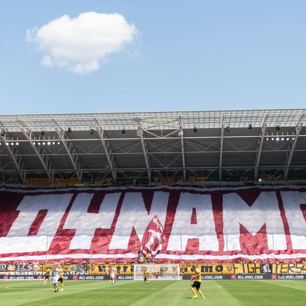 Strafanzeige! Stadion-Ordner wegen Nazi-Symbolik am Pranger Strafanzeige! Stadion-Ordner wegen Nazi-Symbolik am Pranger (Foto)