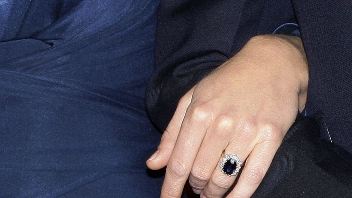 Zu ihrer Verlobung trug Kate Middleton den Ring von Lady Di. (Foto)