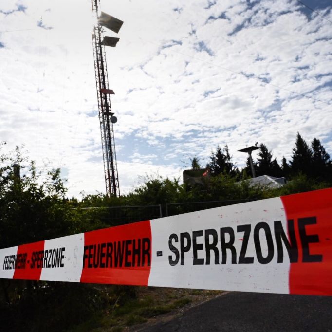 3 Tote nach Gondelunfall! Polizei untersucht Seilwinde und Gondelkorb 3 Tote nach Gondelunfall! Polizei untersucht Seilwinde und Gondelkorb (Foto)