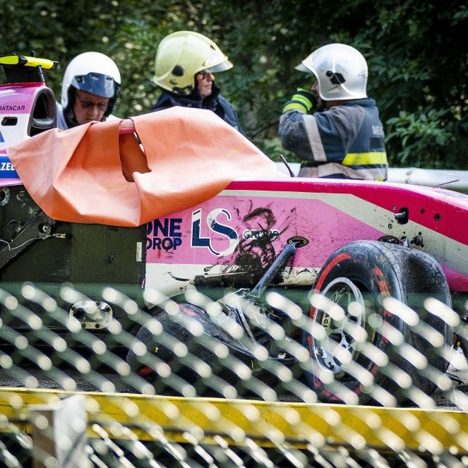 Rennfahrer erleidet Atemstillstand nach Todes-Crash in Formel 2 Rennfahrer erleidet Atemstillstand nach Todes-Crash in Formel 2 (Foto)