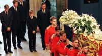 Nach dem tragischen Unfalltod von Prinzessin Diana trauerte Charles Earl Spencer mit Prinz Charles, Prinz William und Prinz Harry um die verstorbene Lady Di.