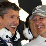 Nick Fry und Michael Schumacher im Jahr 2010. Nick Fry und Michael Schumacher im Jahr 2010.