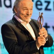Karel Gott ist an akuter Leukämie erkrankt. Karel Gott ist an akuter Leukämie erkrankt.