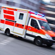 Im nordenglischen Manchester wurde ein elf Monate altes Baby von seinem eigenen Vater in einen Fluss geworfen - das Kind starb (Symbolfoto). Im nordenglischen Manchester wurde ein elf Monate altes Baby von seinem eigenen Vater in einen Fluss geworfen - das Kind starb (Symbolfoto).