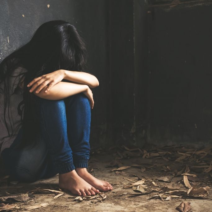 10 Tage lang! Mädchen (13) von 4 Jungs gefesselt und vergewaltigt
