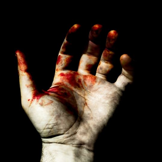 Auftragskillerin trank Opfer-Blut und hatte Sex mit Leichen