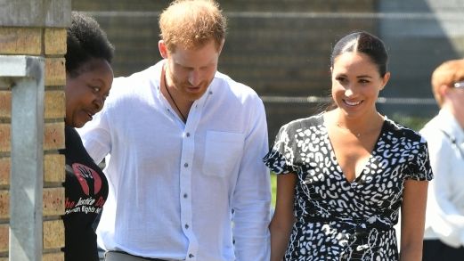 Der britische Prinz Harry, Herzog von Sussex und Meghan, Herzogin von Sussex treffen im Township Nyanga ein. Prinz Harry und seine Frau Meghan beginnen ihre 10-tägige Afrikareise. (Foto)