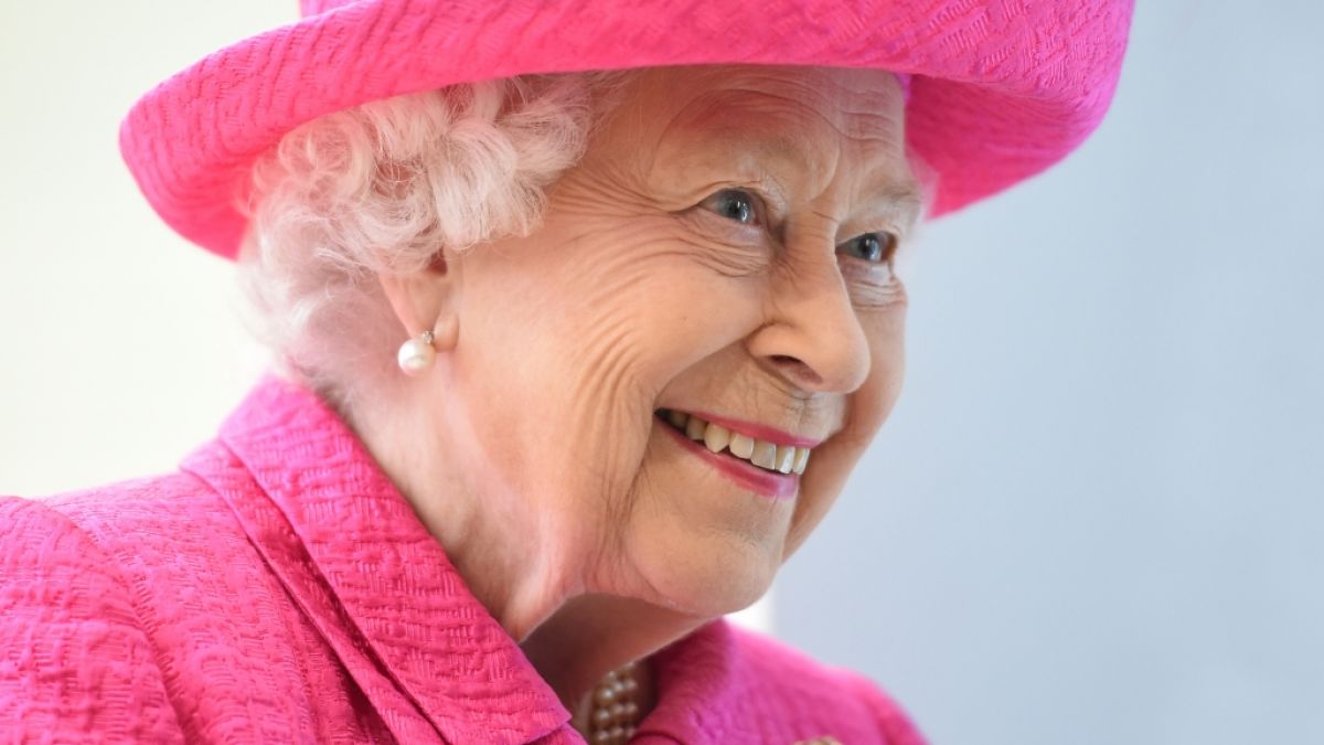 Queen Elizabeth II. ist nicht nur Oberhaupt des britischen Königshauses, sondern auch eine echte Stilikone - Angela Kelly sei Dank. (Foto)