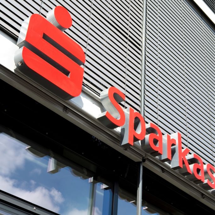Sparer unter Schock! Sparkasse kündigt Tausende Prämiensparverträge Sparer unter Schock! Sparkasse kündigt Tausende Prämiensparverträge (Foto)