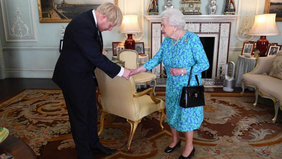 Queen Elizabeth könnte Boris Johnson auch eigenmächtig entlassen. (Foto)