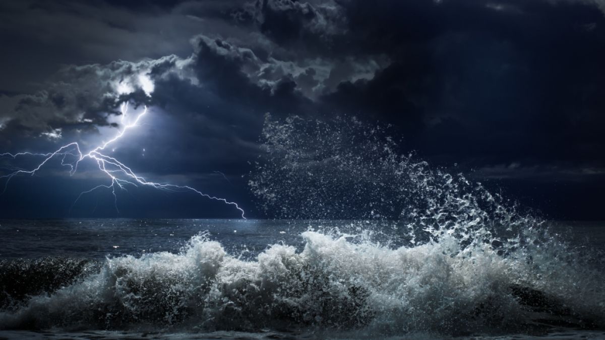 Hurrikan Lorenzo bringt Monsterwellen, Strakregen und Orkanwinde nach Europa. (Foto)