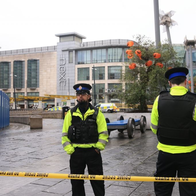 4 Menschen von Messer-Mann verletzt - Festnahme wegen Terrorverdachts! 4 Menschen von Messer-Mann verletzt - Festnahme wegen Terrorverdachts! (Foto)