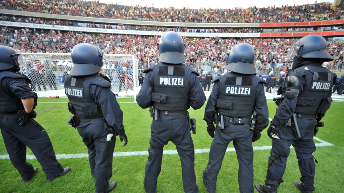 Gewalt auf dem Fußballplatz ist leider keine Seltenheit in Deutschland.  (Foto)