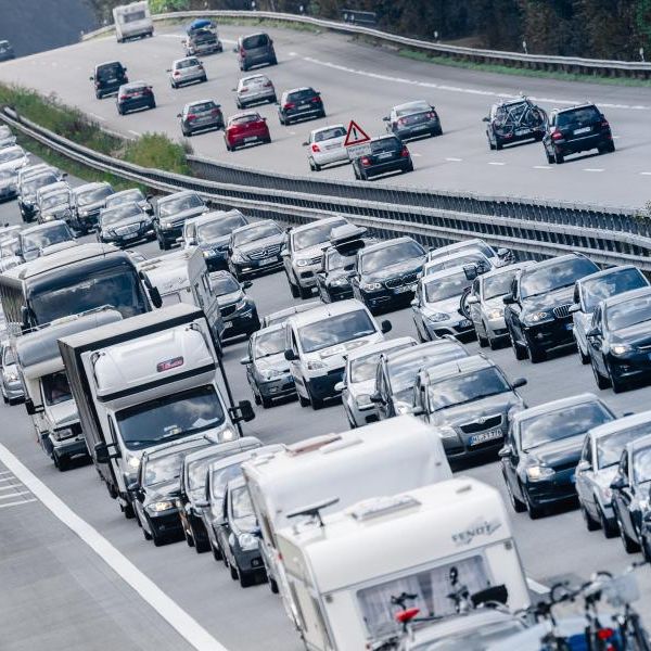 Stau-Alarm zum Ferienende! DIESE Autobahnen sind heute dicht Stau-Alarm zum Ferienende! DIESE Autobahnen sind heute dicht (Foto)