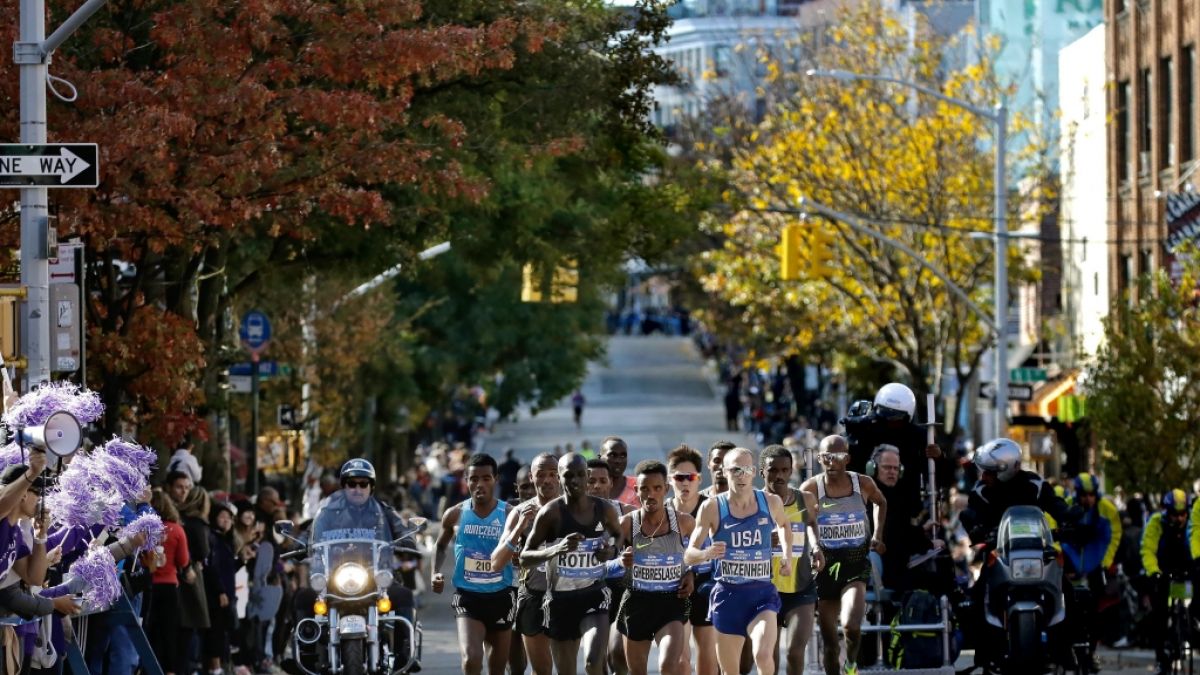 Beim TSC New York City Marathon laufen wieder tausende Athleten durch die Stadt. (Foto)