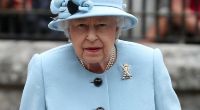 Queen Elizabeth II. wird eine Affäre mit dem Manager ihrer Rennpferde Lord Porchester nachgesagt.