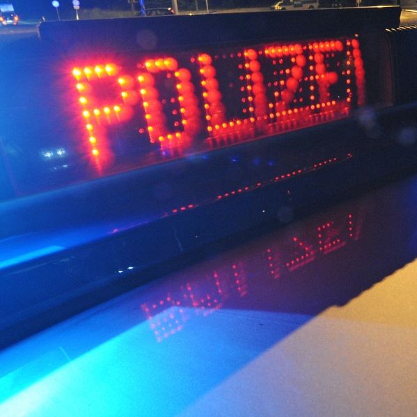 Mann (58) rast gegen Kino-Fassade - tot! Mann (58) rast gegen Kino-Fassade - tot! (Foto)