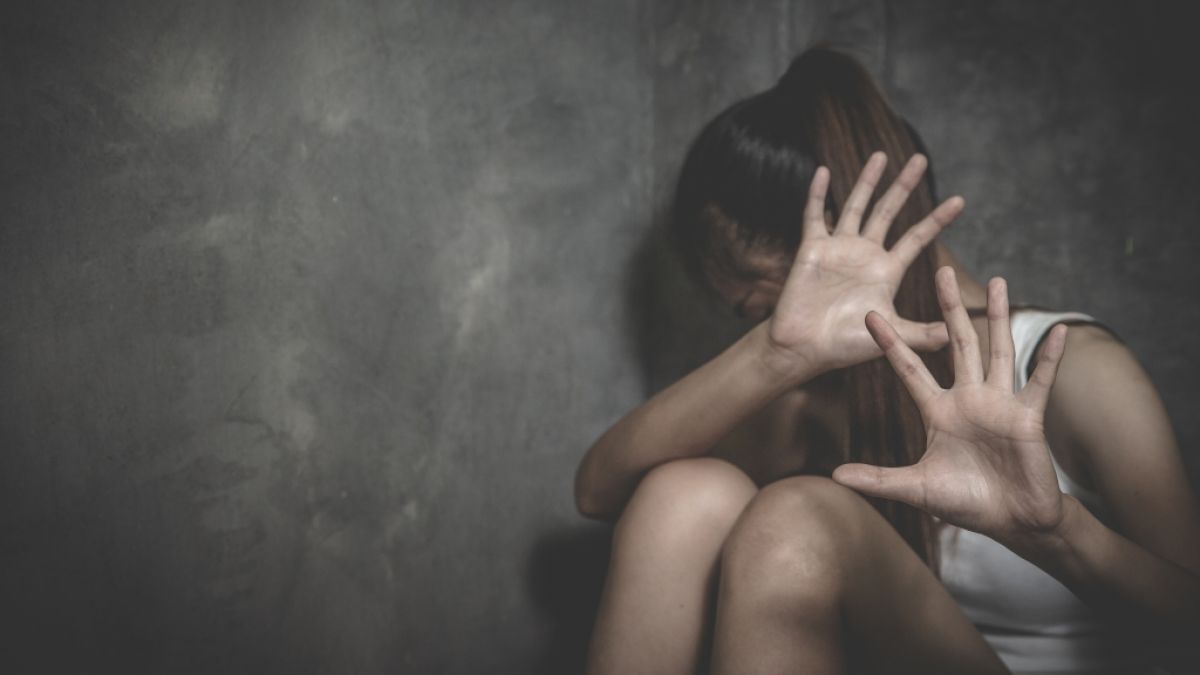 Ein 14-jähriges Mädchen wurde in Ulm Opfer einer Gruppenvergewaltigung (Symbolbild). (Foto)