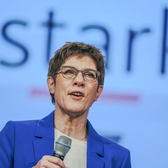 Kramp-Karrenbauer stellt Machtfrage - Merz beteuert seine Loyalität! Kramp-Karrenbauer stellt Machtfrage - Merz beteuert seine Loyalität! (Foto)