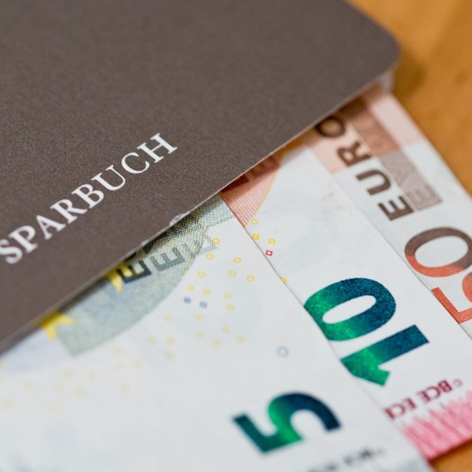 Minuszins kostet deutsche Sparer MILLIARDEN Euro Minuszins kostet deutsche Sparer MILLIARDEN Euro (Foto)