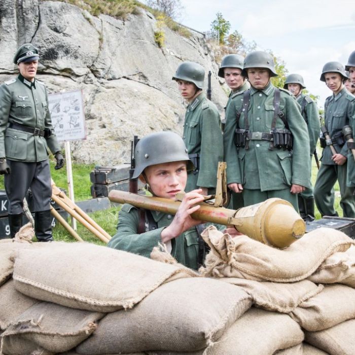 Die Wiederholung von "Justus - Deutschland 1944/45 / Eva - Tschechien 1945" online und im TV Die Wiederholung von "Justus - Deutschland 1944/45 / Eva - Tschechien 1945" online und im TV (Foto)