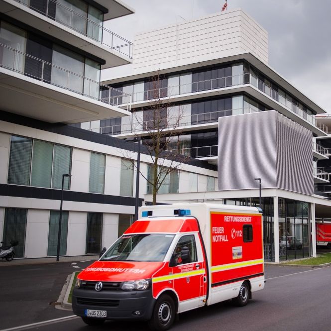 Polizei-Einsatz! Libanesen-Clan wütet in Klinik-Notaufnahme Polizei-Einsatz! Libanesen-Clan wütet in Klinik-Notaufnahme (Foto)