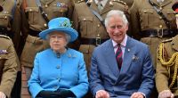 Queen Elizabeth II. und ihr Sohn Prinz Charles.