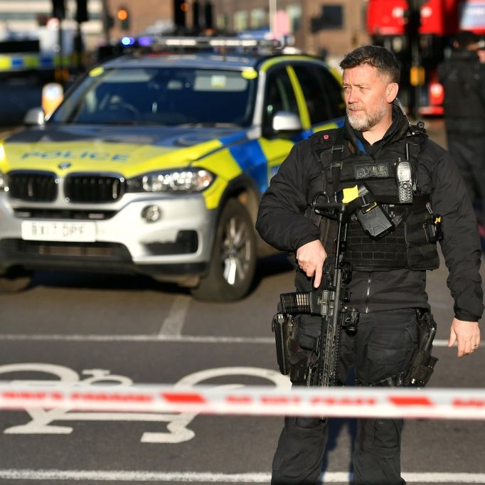 2 Tote nach Messerattacke! Attentäter saß schon als Terrorist im Knast 2 Tote nach Messerattacke! Attentäter saß schon als Terrorist im Knast (Foto)
