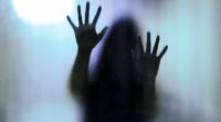 In Indien wurde eine Frau Opfer von drei Vergewaltigern.