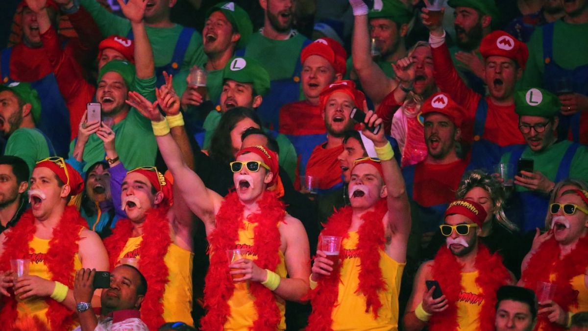 Schrille Kostüme gehören zur Darts-WM 2019 selbstverständlich dazu. (Foto)