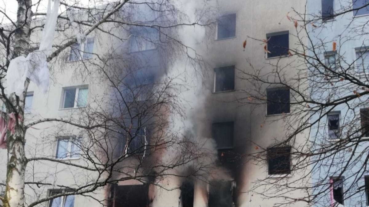 Sachsen-Anhalt, Blankenburg: Das von der Polizei Polizeiinspektion Magdeburg herausgegebene Foto zeigt das Mehrfamilienhaus in Blankenburg im Harz in dem sich eine Explosion ereignet hat. (Foto)