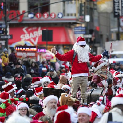 Junge (7) stirbt bei Weihnachtsparade vor Schule Junge (7) stirbt bei Weihnachtsparade vor Schule (Foto)