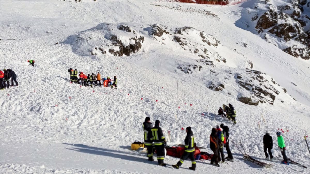 Eine Lawine begräbt eine Skipiste unter sich. Eine Frau und zwei Kinder aus Deutschland sterben. (Foto)