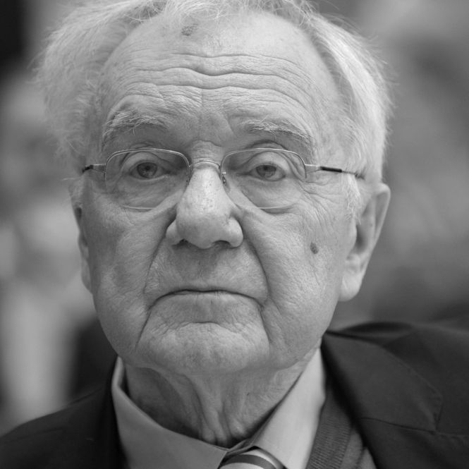 Trauer um Brandenburgs Ex-Ministerpräsident! Er wurde 83 Jahre alt Trauer um Brandenburgs Ex-Ministerpräsident! Er wurde 83 Jahre alt (Foto)