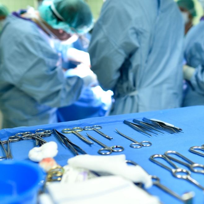 Krebs-Patientin fängt auf OP-Tisch Feuer – tot! Krebs-Patientin fängt auf OP-Tisch Feuer – tot! (Foto)