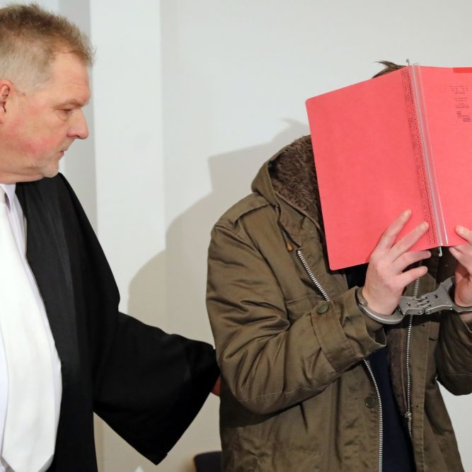Stiefvater zu lebenslanger Haft verurteilt Stiefvater zu lebenslanger Haft verurteilt (Foto)